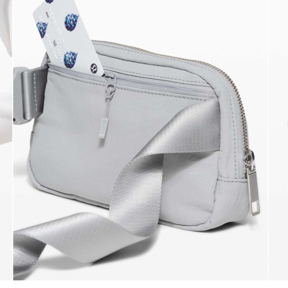 Lululemon Everywhere Belt Bag in Silver Drop - Picture 6 of 9